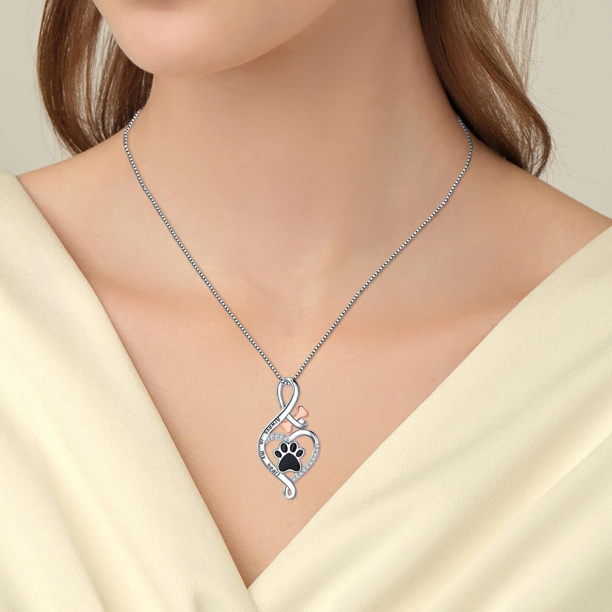 Náhrdelník s tlapkou, srdcem, kostičkou a nekonečnem „Navždy v mém srdci“