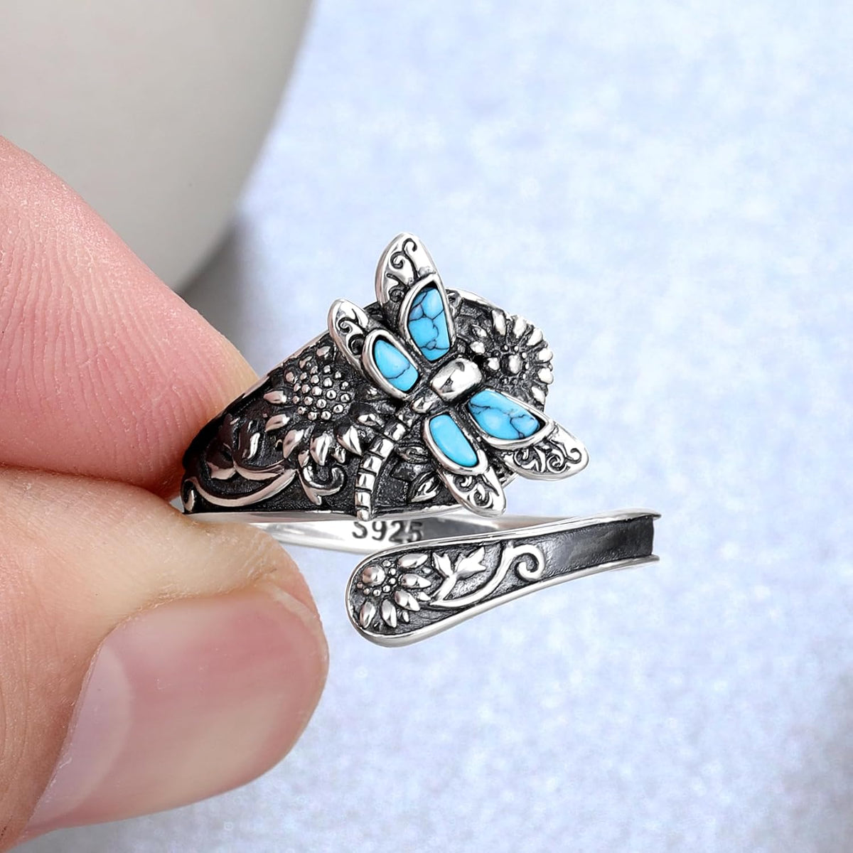 Stříbrný prsten s tyrkysem a vážkou – vintage boho