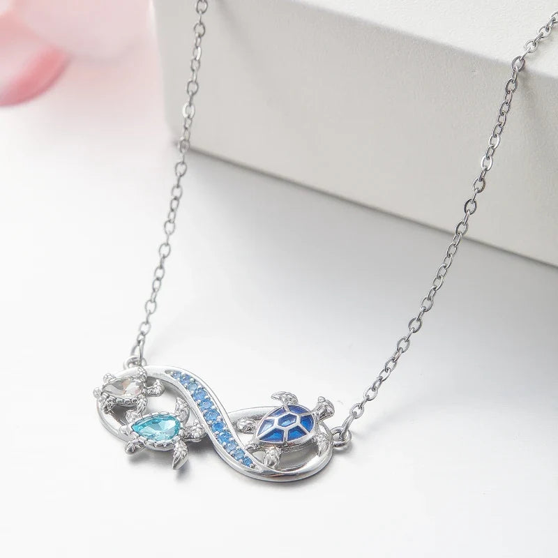 Náhrdelník se želvou a nekonečnem s třpytivými krystaly