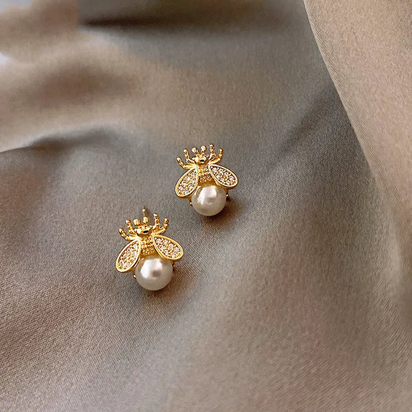 Perlové pecky se včelkou – elegantní zlatý tón