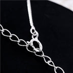 Elegantní náhrdelník s kočkou a půlměsícem